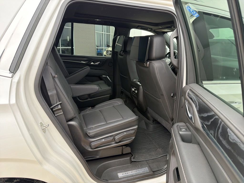 Used 2021 GMC Yukon Denali w/ Denali Ultimate Package image 29