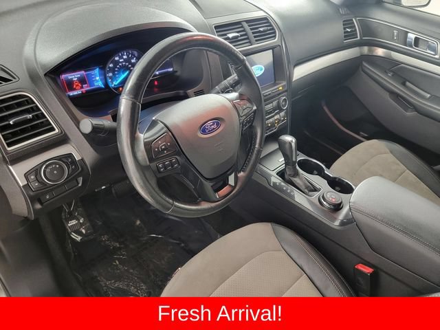 Used 2017 Ford Explorer XLT w/ Equipment Group 202A AWD/4WD image 12