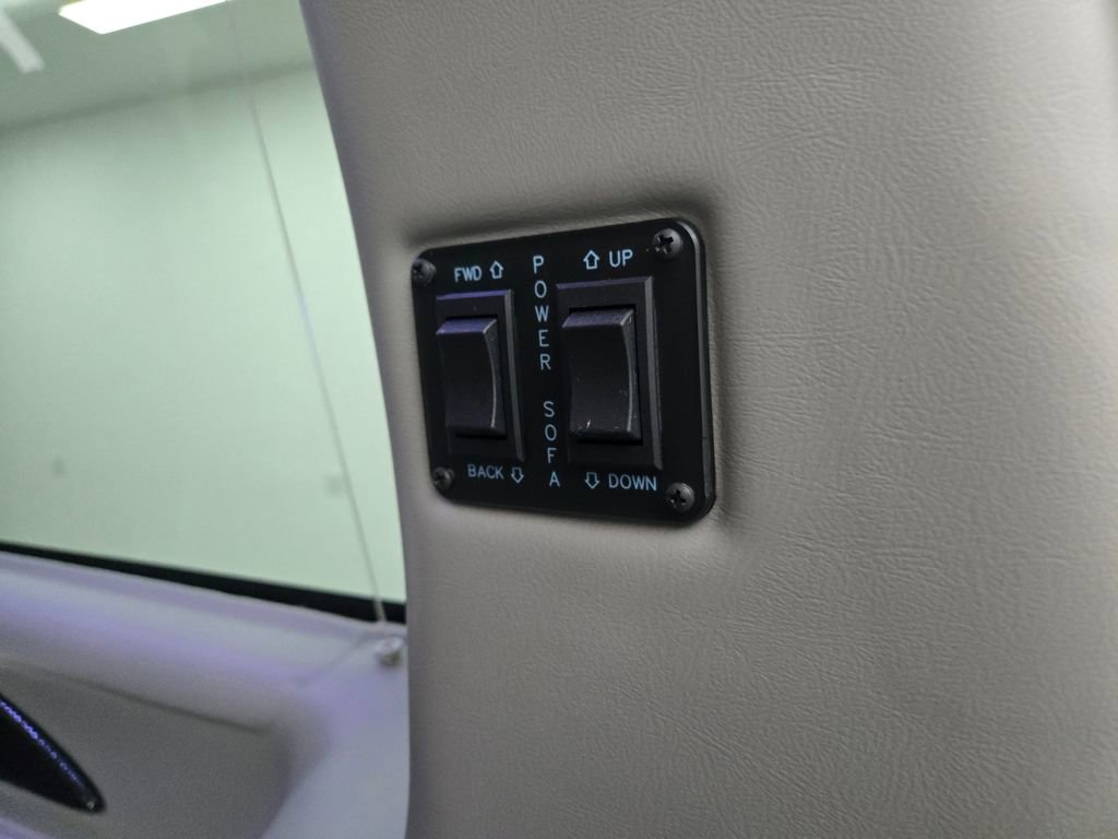 Used 2023 GMC Savana 2500 image 7