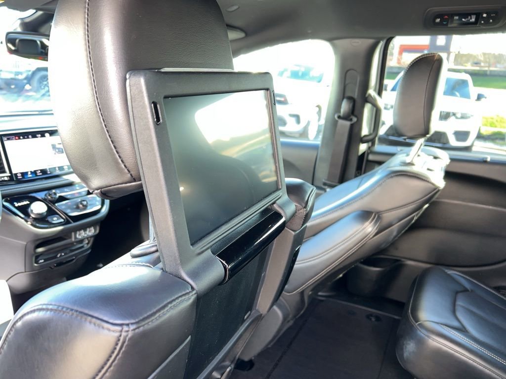Used 2023 Chrysler Pacifica Touring-L w/ Uconnect Theater Family Group image 13