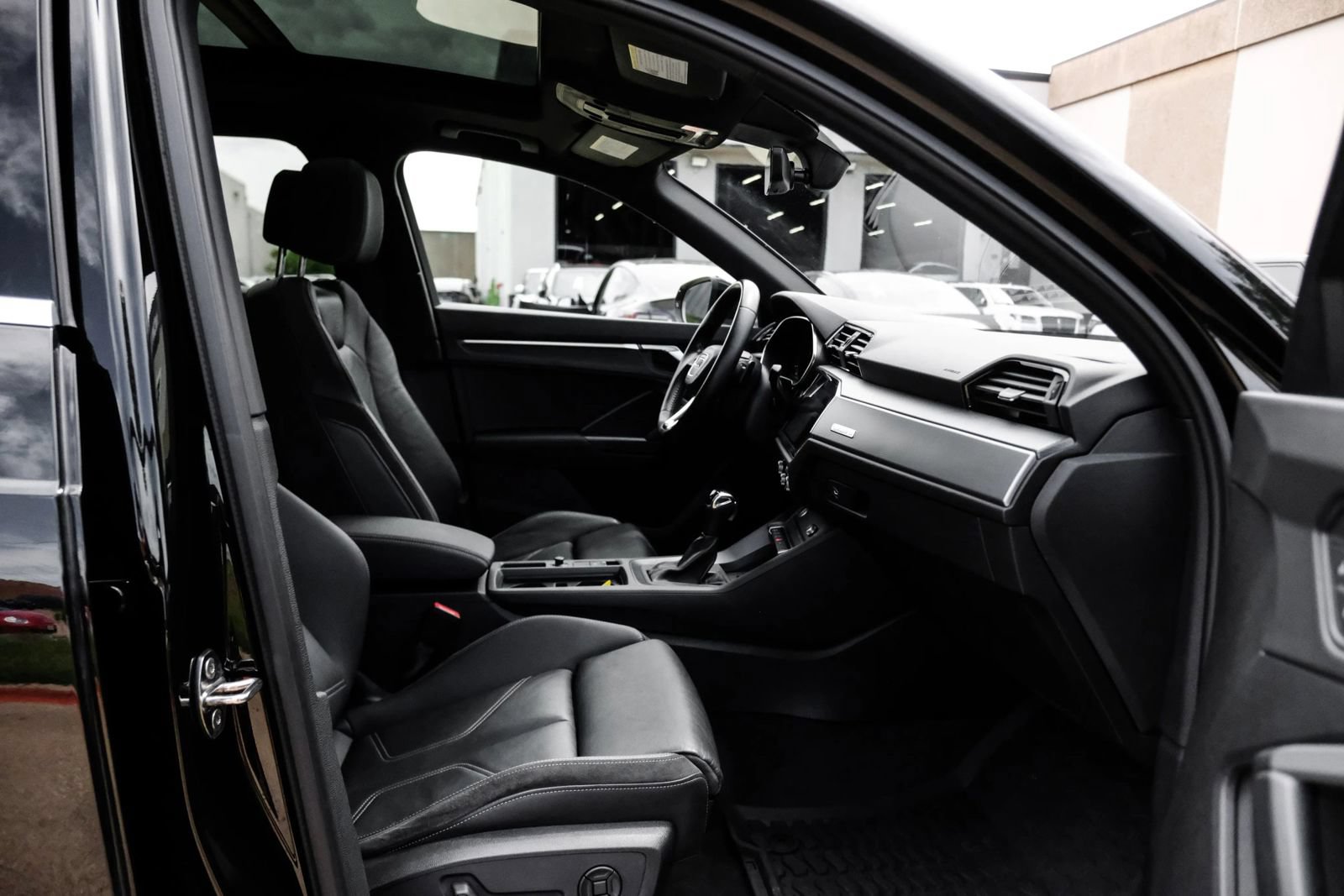 Used 2020 Audi Q3 2.0T Premium Plus w/ Premium Plus Package AWD/4WD image 36