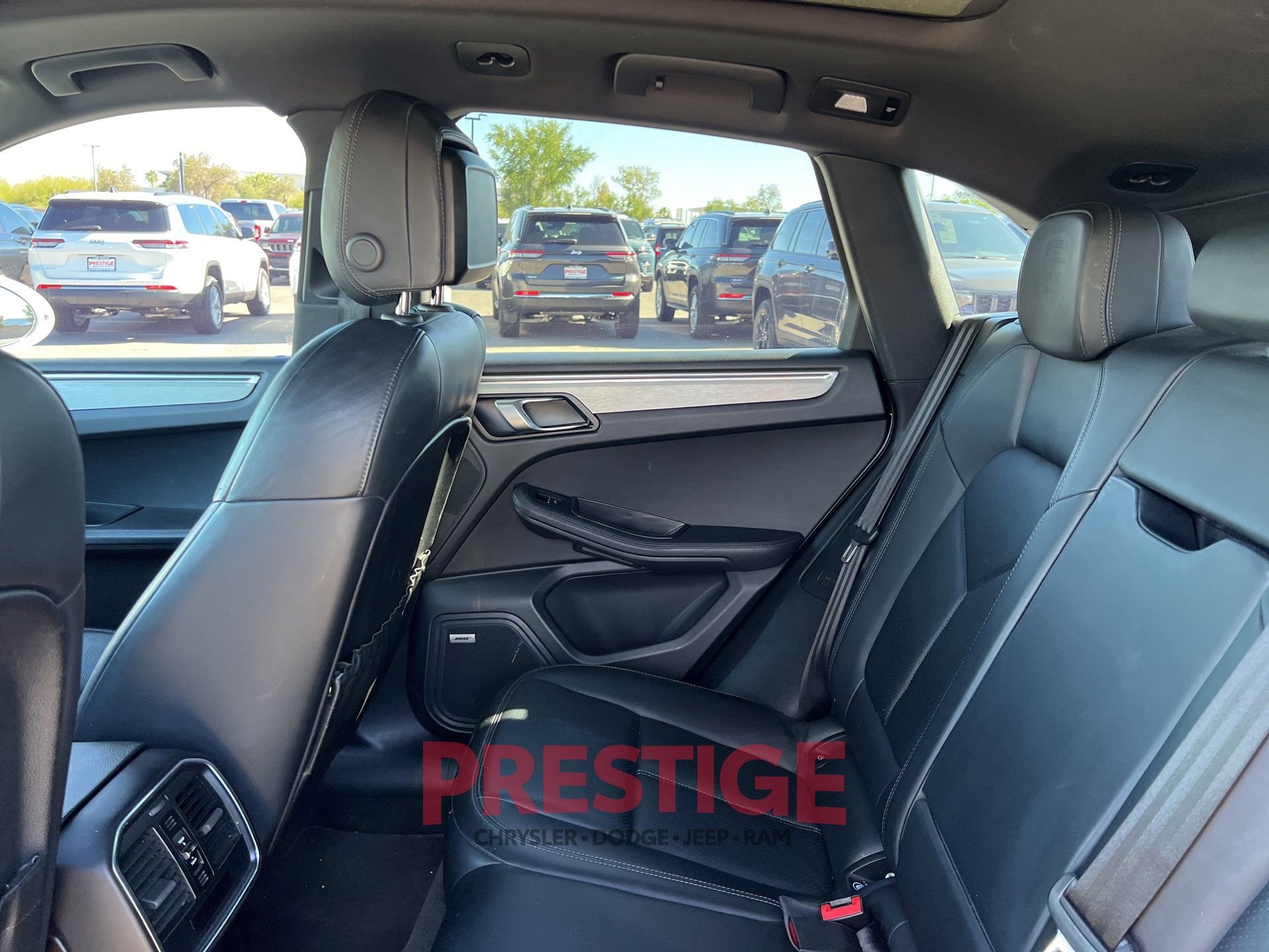 Used 2021 Porsche Macan w/ Premium Package Plus AWD/4WD image 26