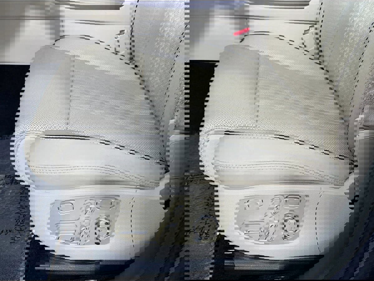 Used 2017 Genesis G90 5.0 Ultimate image 25