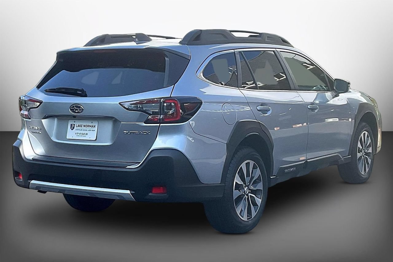 Used 2025 Subaru Outback Limited AWD/4WD image 8