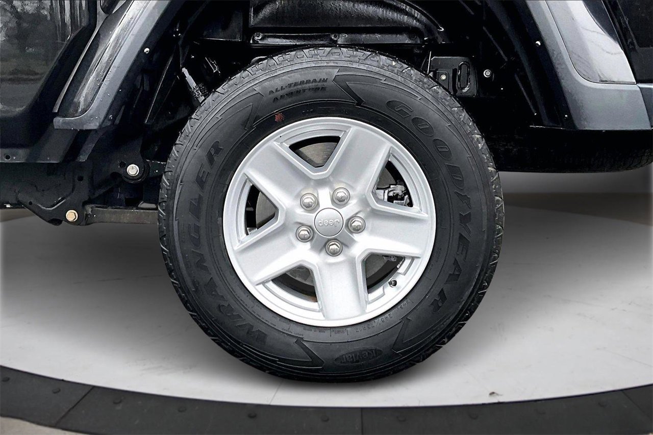 Certified 2022 Jeep Gladiator Sport image 33