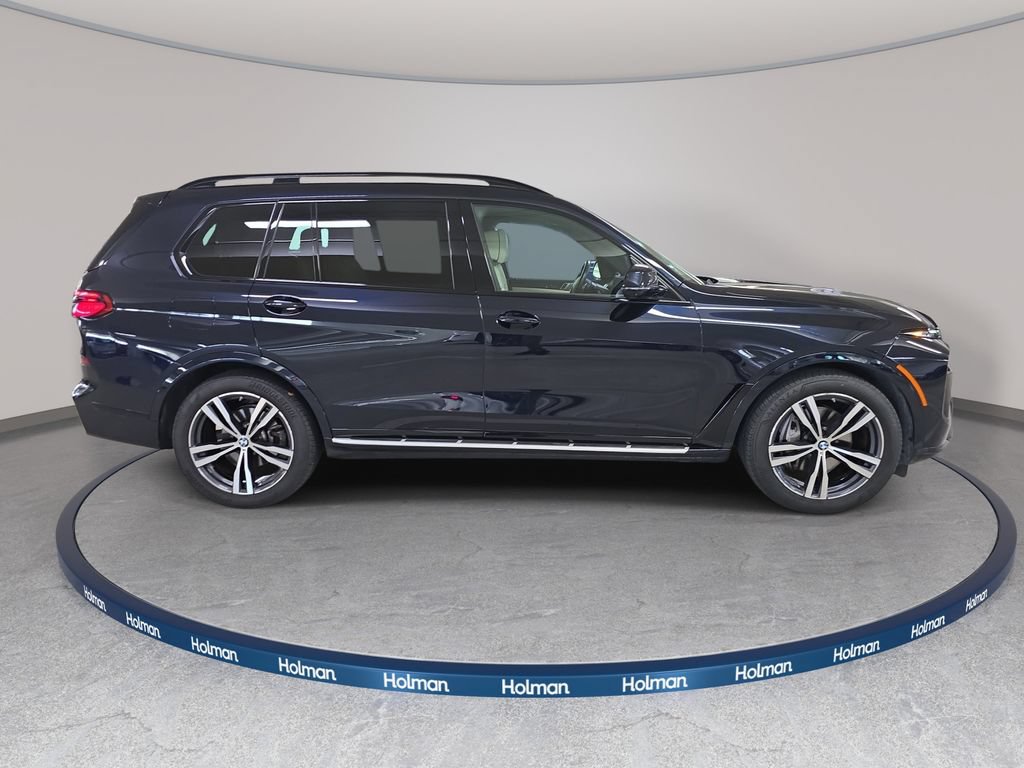 Used 2024 BMW X7 xDrive40i w/ M Sport Package AWD/4WD image 4