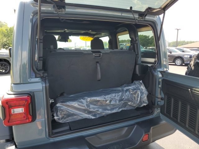 New 2026 Jeep Wrangler Rubicon w/ Xtreme 35 Tire Package AWD/4WD image 10