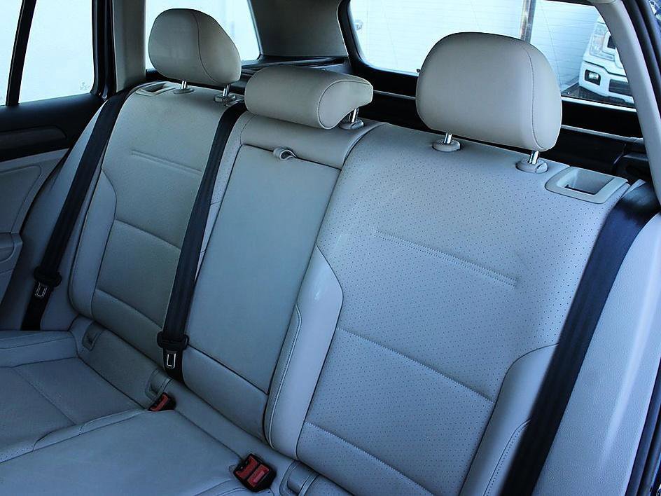 Used 2018 Volkswagen Golf SE image 14