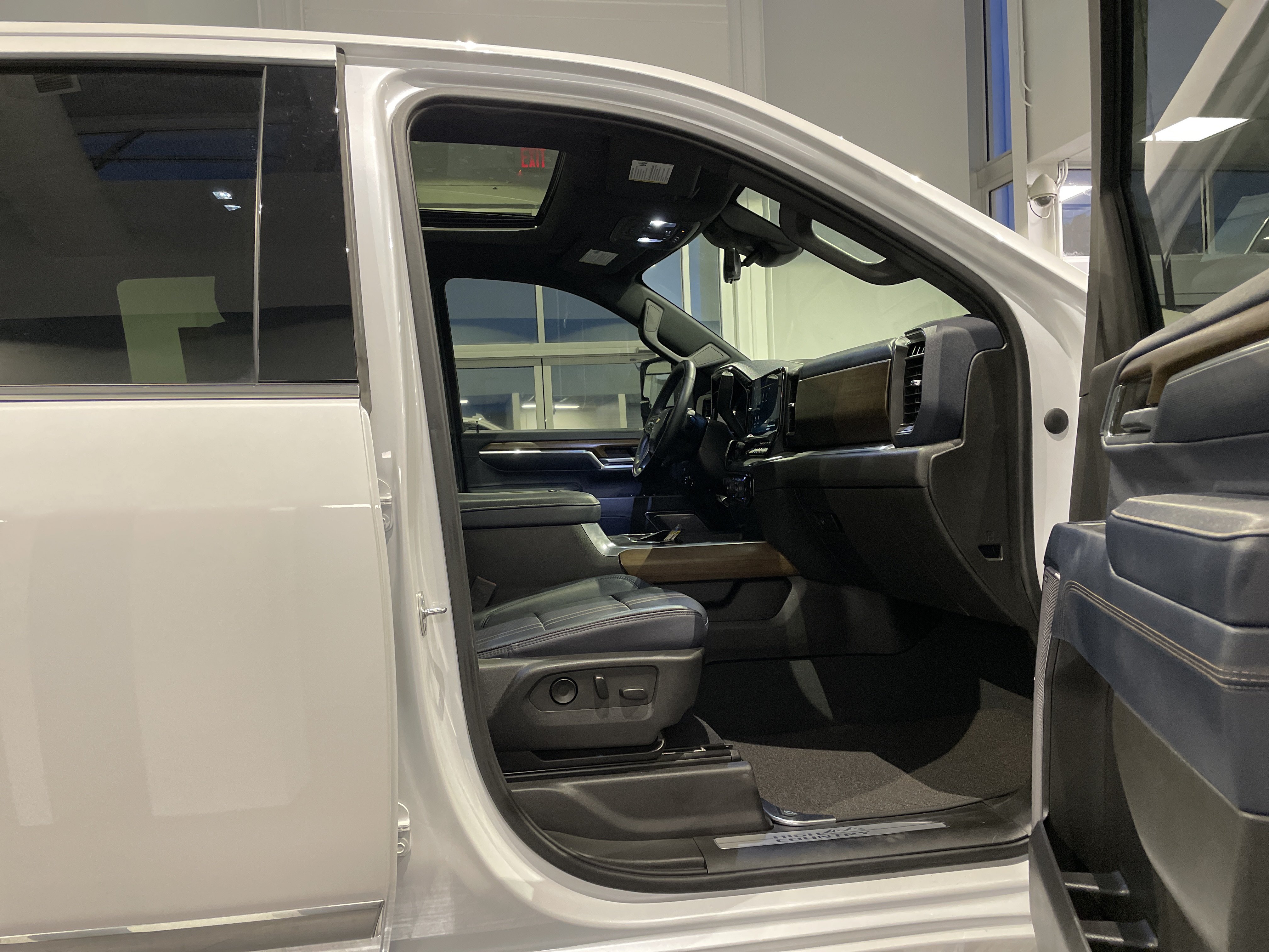 Used 2024 Chevrolet Silverado 3500 High Country w/ Technology Package AWD/4WD image 38