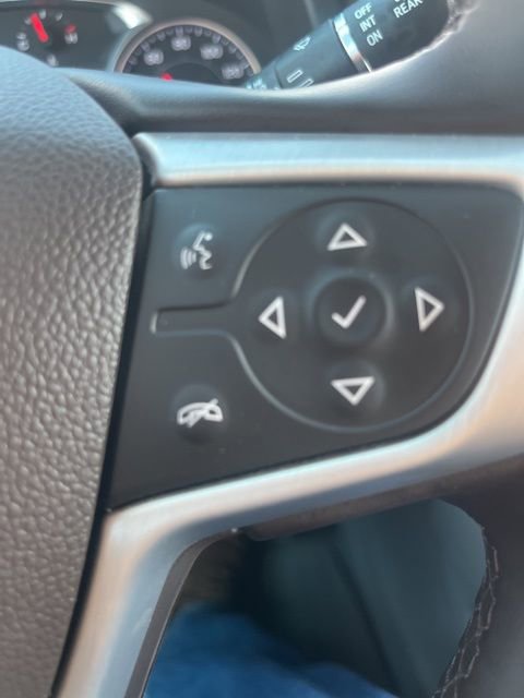 Used 2023 GMC Acadia SLT w/ Preferred Package image 17