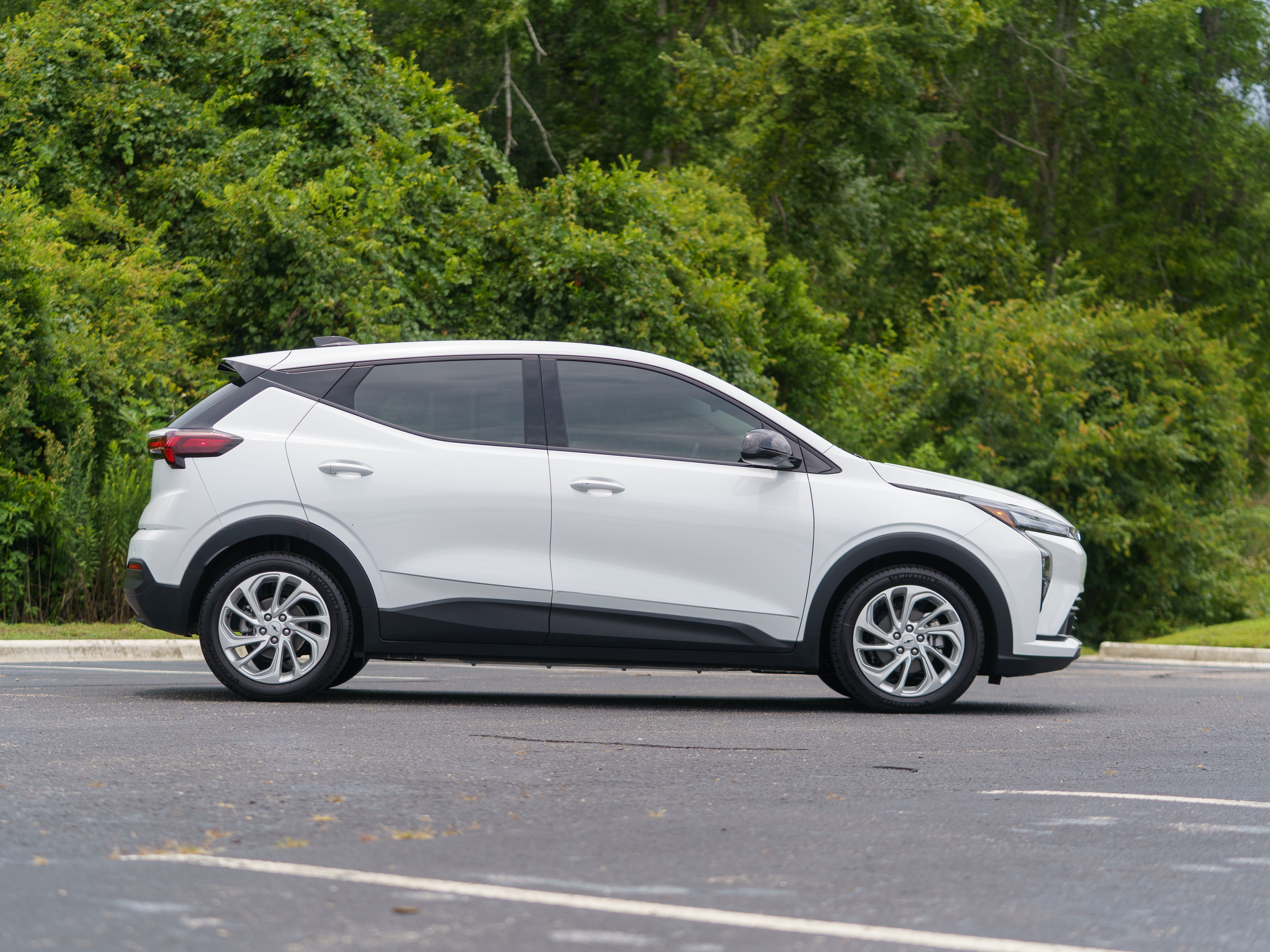 Used 2027 Chevrolet Bolt LT w/ Comfort Package FWD image 5