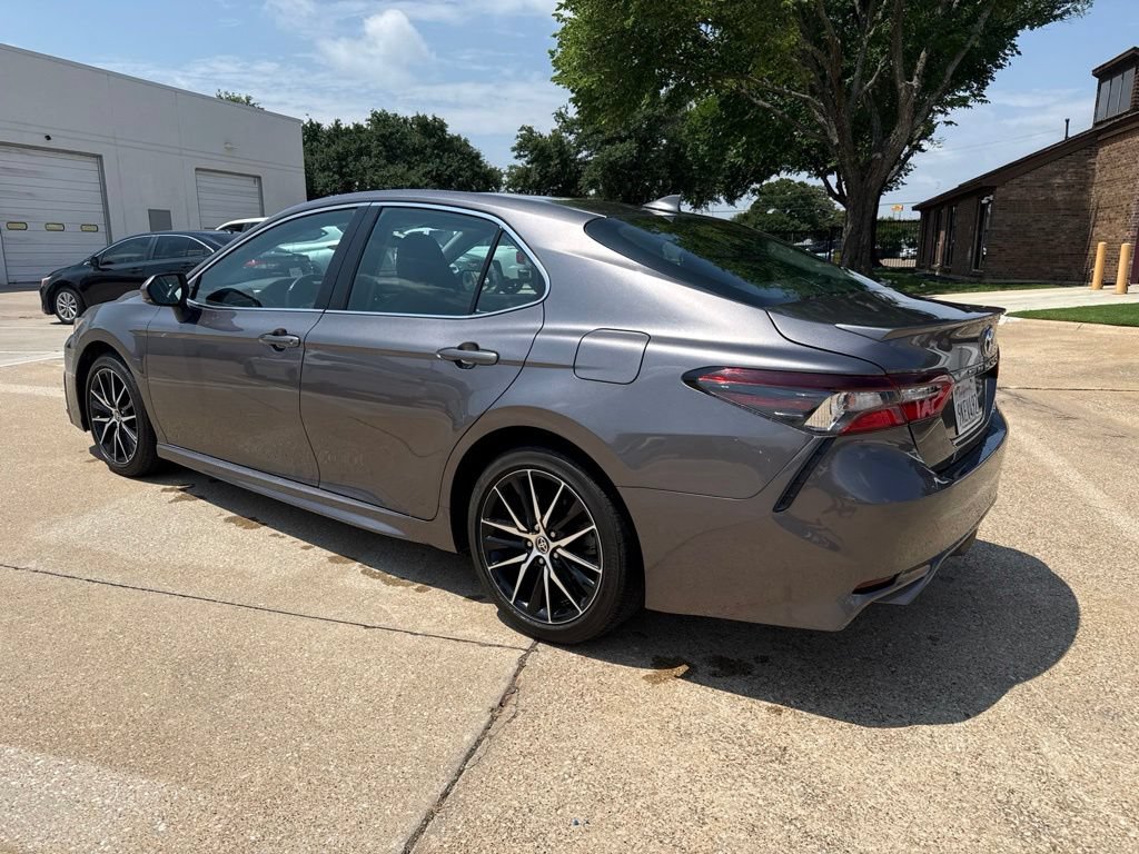 Used 2024 Toyota Camry SE FWD image 4