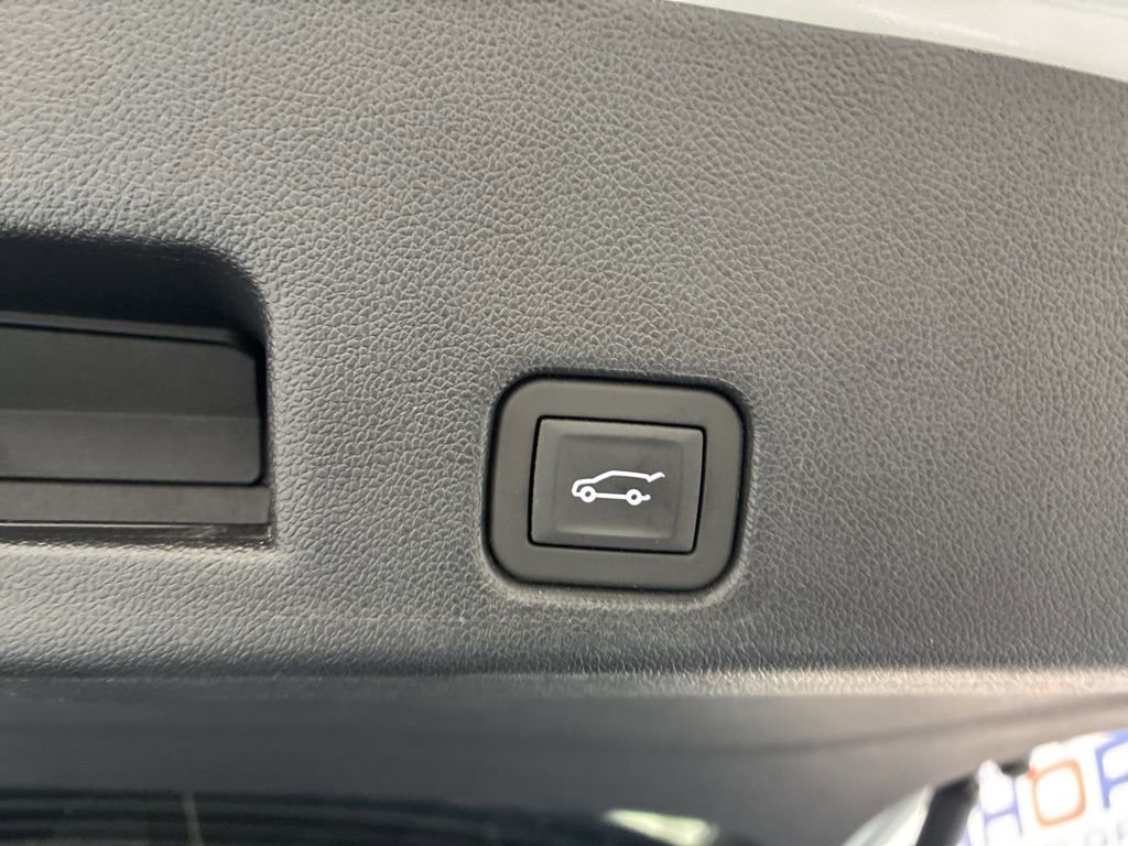 Used 2025 Chevrolet Traverse High Country image 7