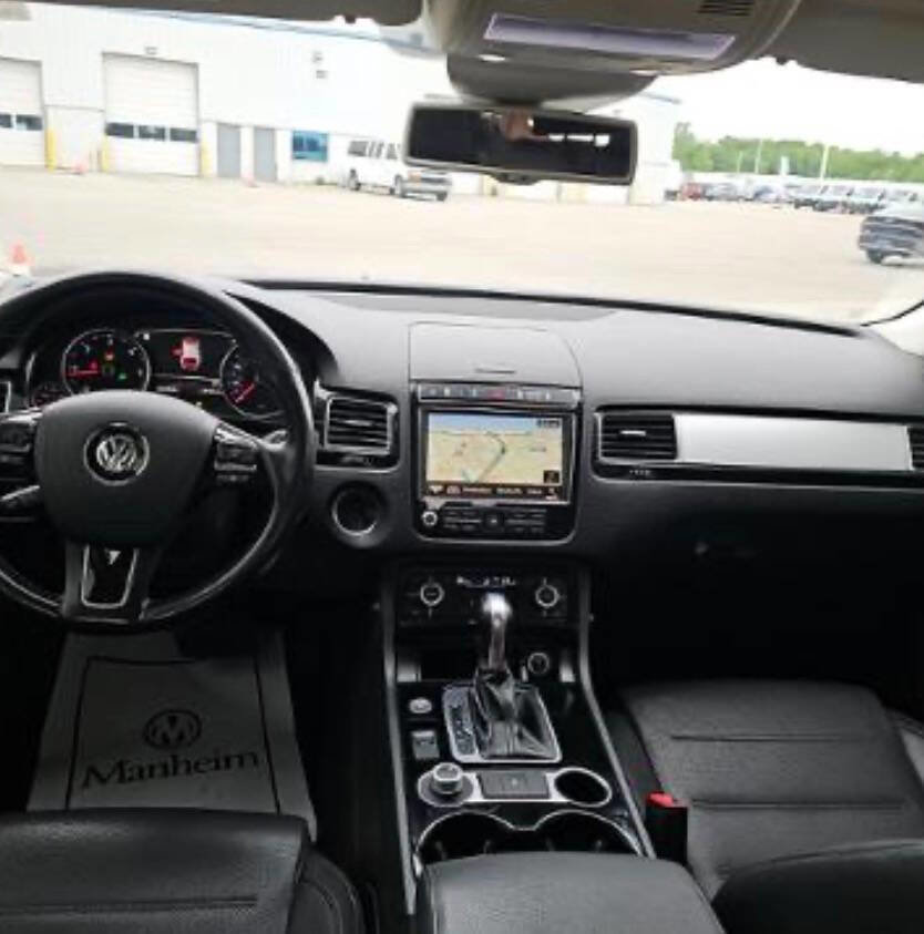 Used 2016 Volkswagen Touareg Sport AWD/4WD image 11