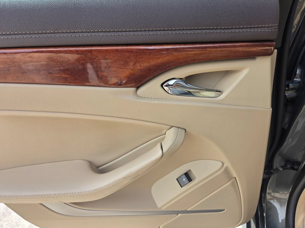 Used 2011 Cadillac CTS Luxury RWD image 24