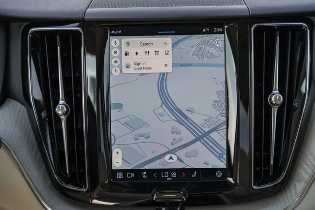 Used 2023 Volvo XC60 T8 Plus image 22