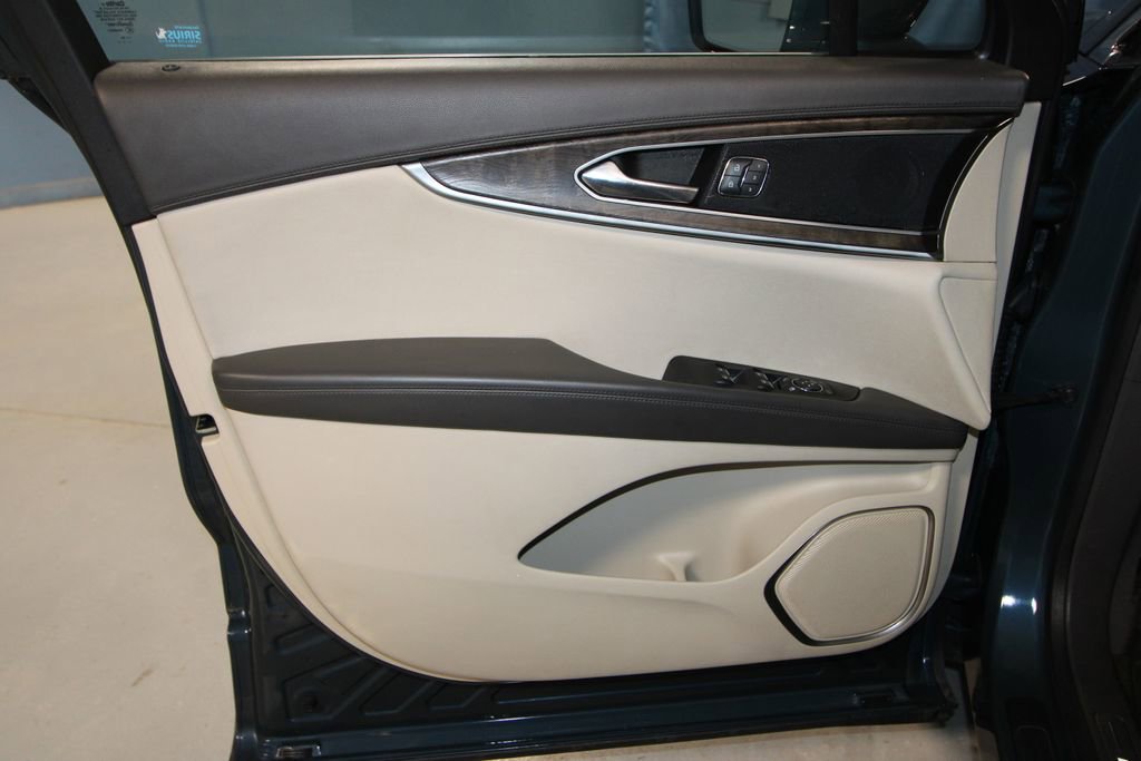 Used 2016 Lincoln MKX Reserve w/ Driver Assistance Package image 5