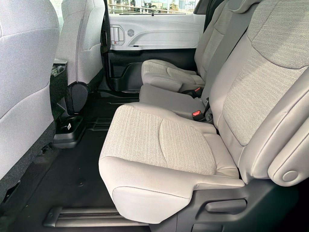 New 2026 Toyota Sienna LE FWD image 29