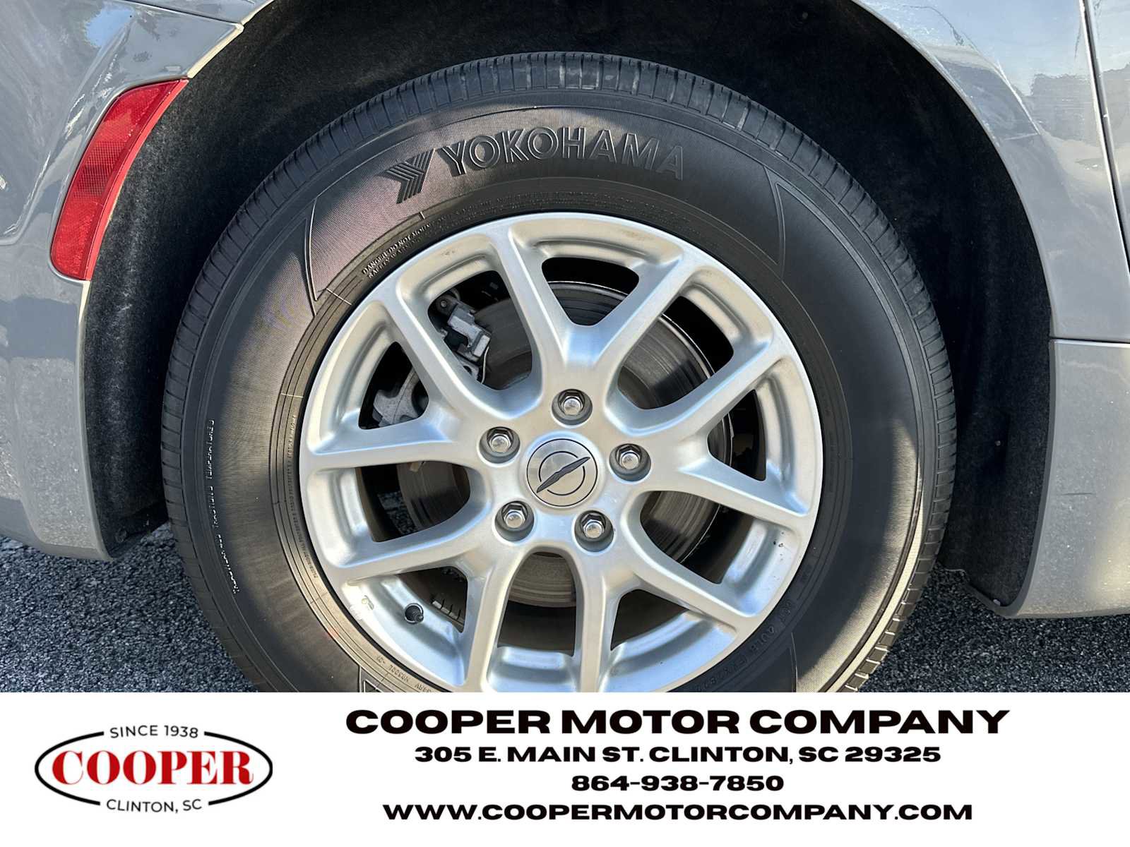 Used 2023 Chrysler Pacifica Touring-L image 16