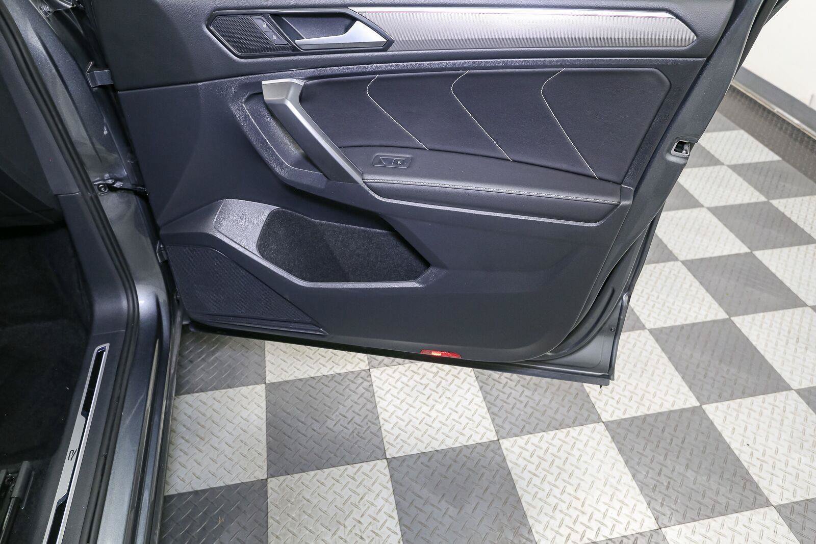 Certified 2024 Volkswagen Tiguan SE R-Line FWD image 24