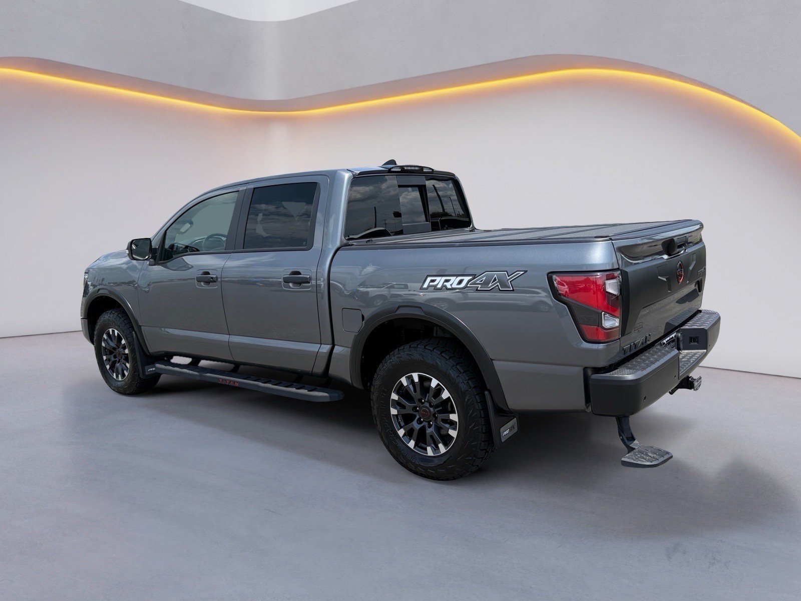 Used 2024 Nissan Titan PRO-4X w/ Pro-4x Convenience Package AWD/4WD image 5