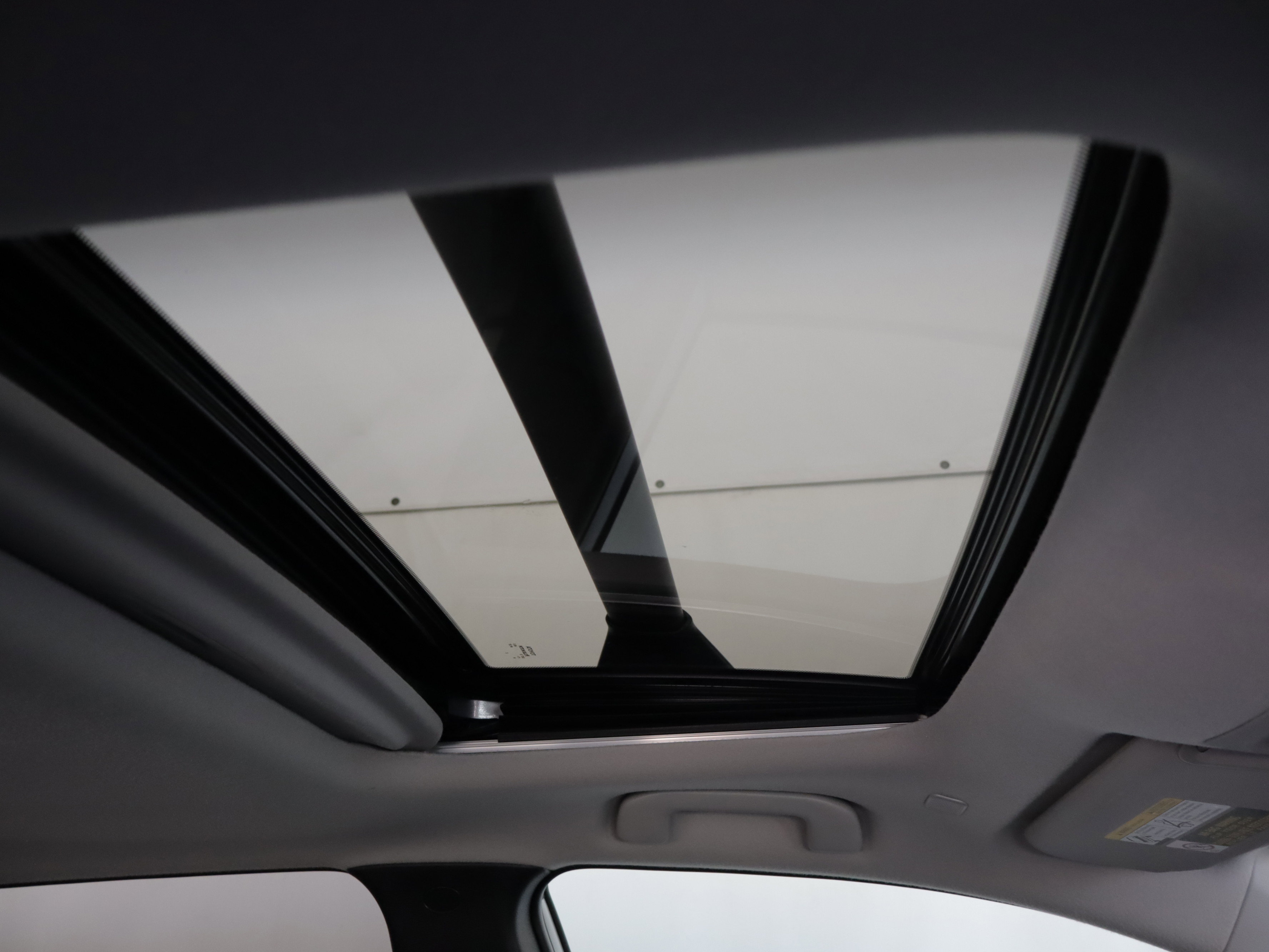 Used 2023 Toyota Corolla Cross LE w/ Moonroof Package image 3