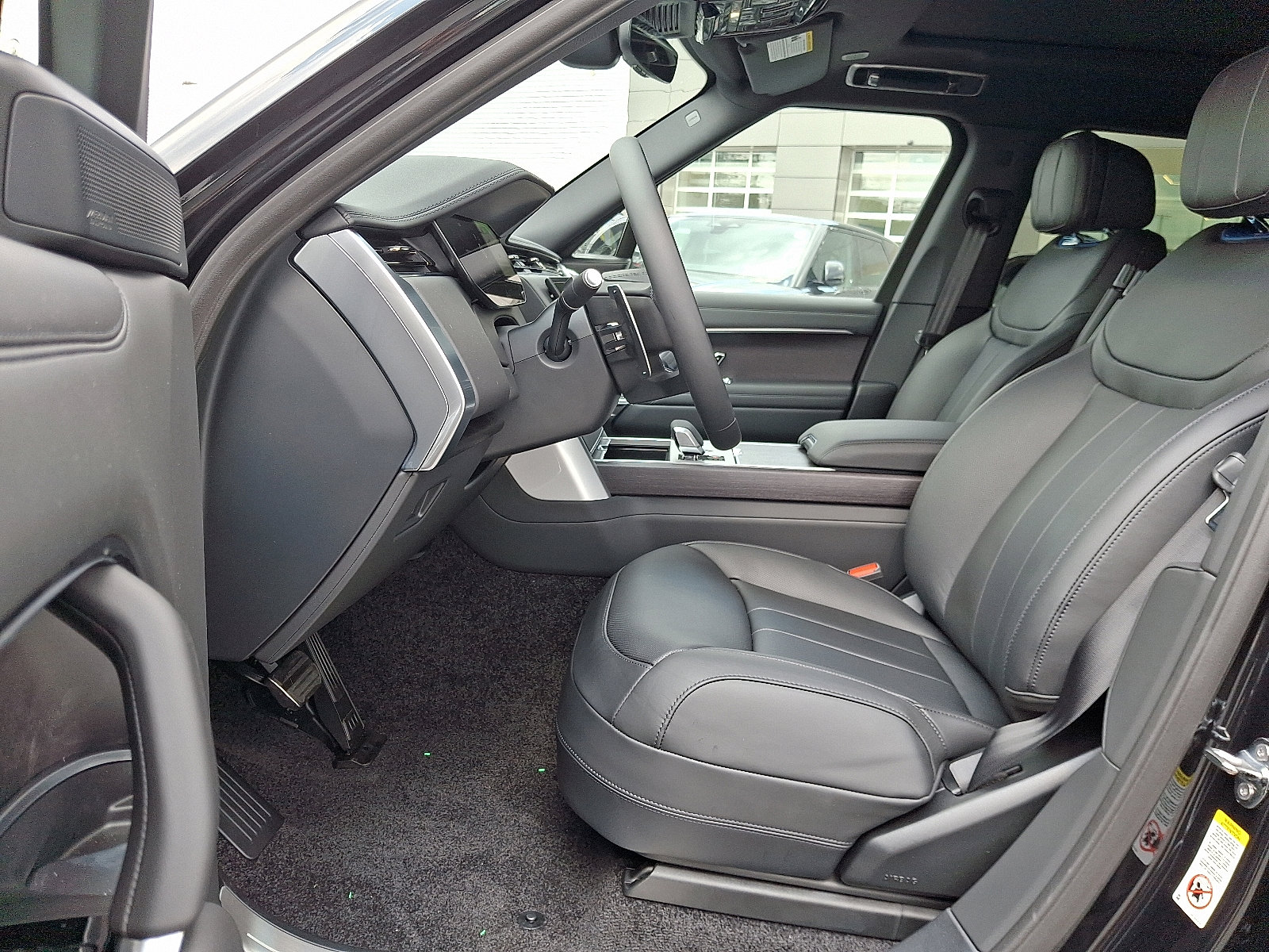 New 2025 Land Rover Range Rover SE AWD/4WD image 10