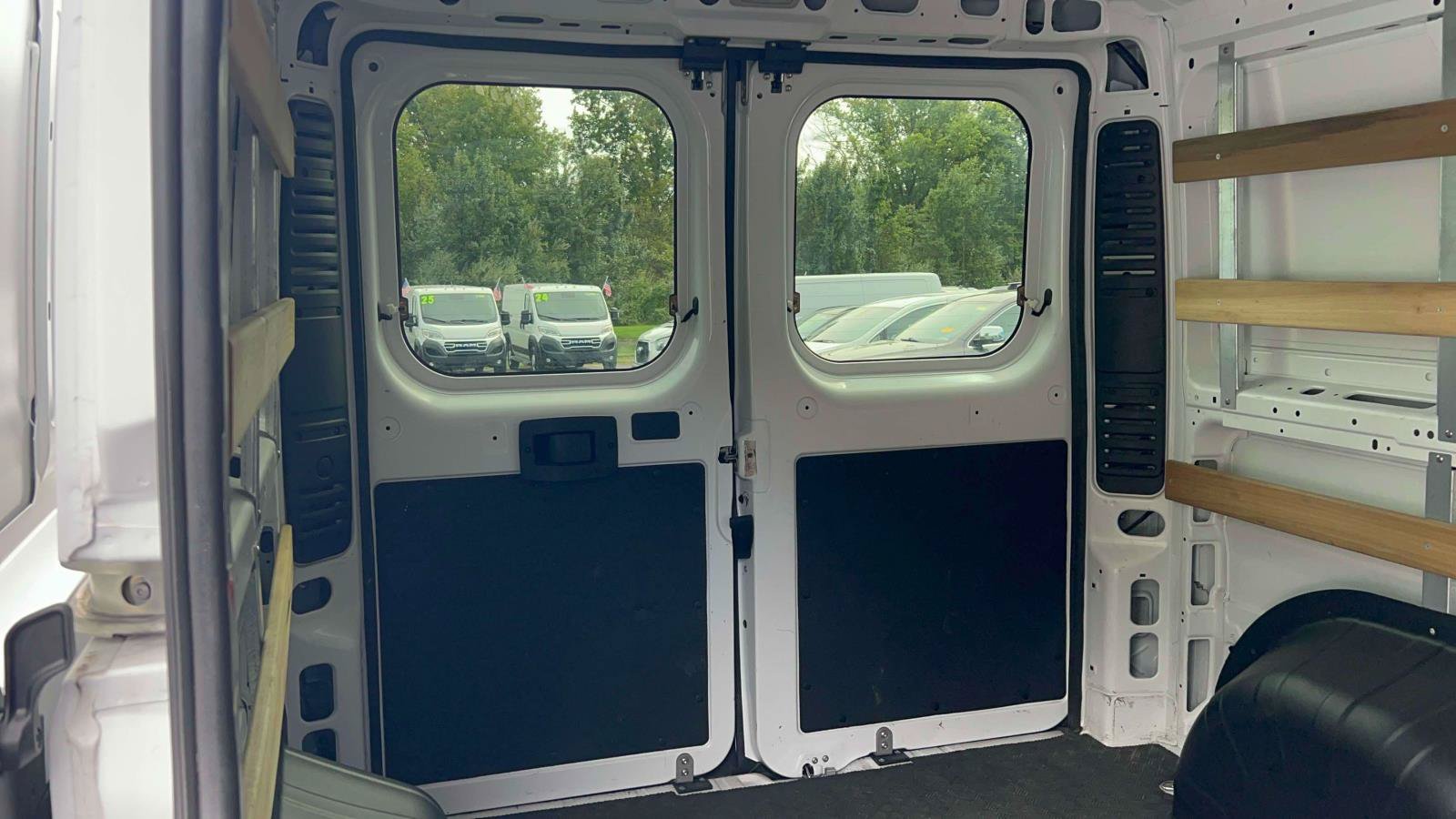 Used 2025 RAM ProMaster 2500 w/ U-Haul Equipment Group FWD image 25
