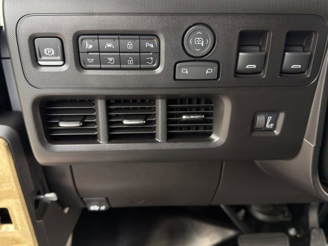 Used 2025 Chevrolet Brightdrop 600 w/ Power Door Package FWD image 19