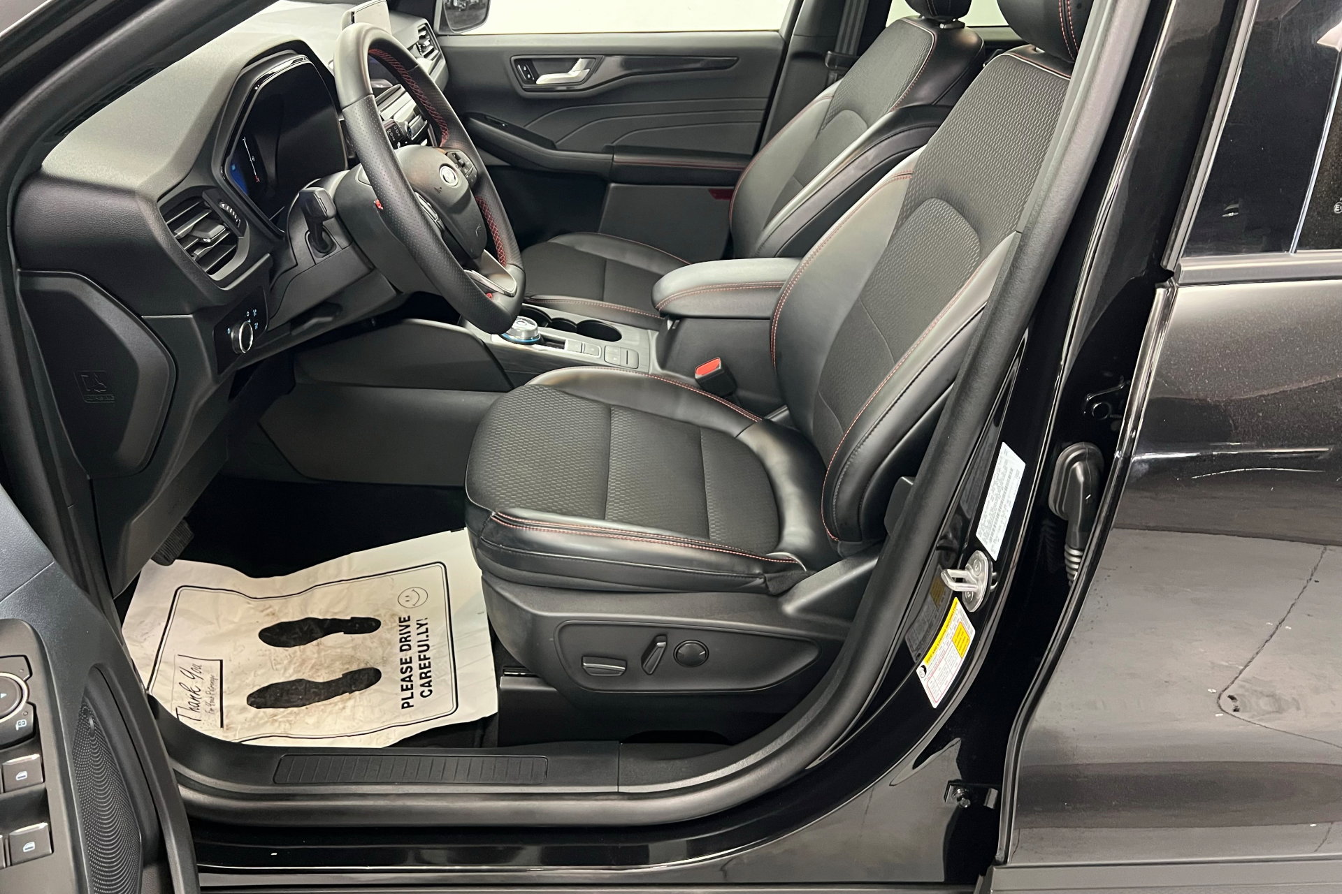 Used 2025 Ford Escape ST-Line image 18