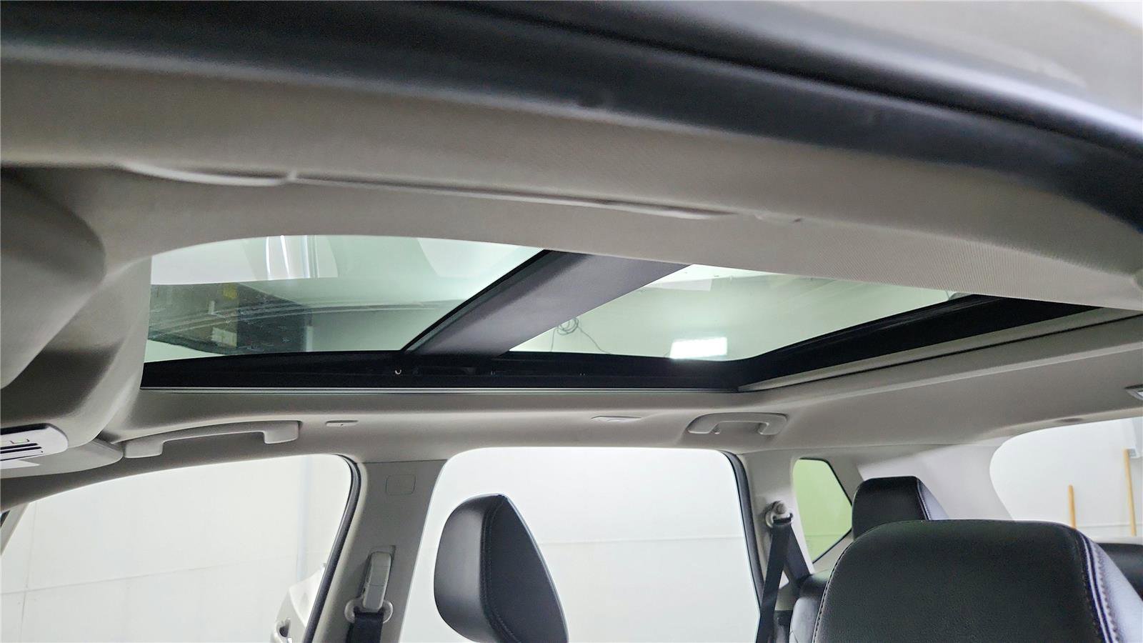 Used 2024 Nissan Rogue SL w/ SL Premium Package image 12