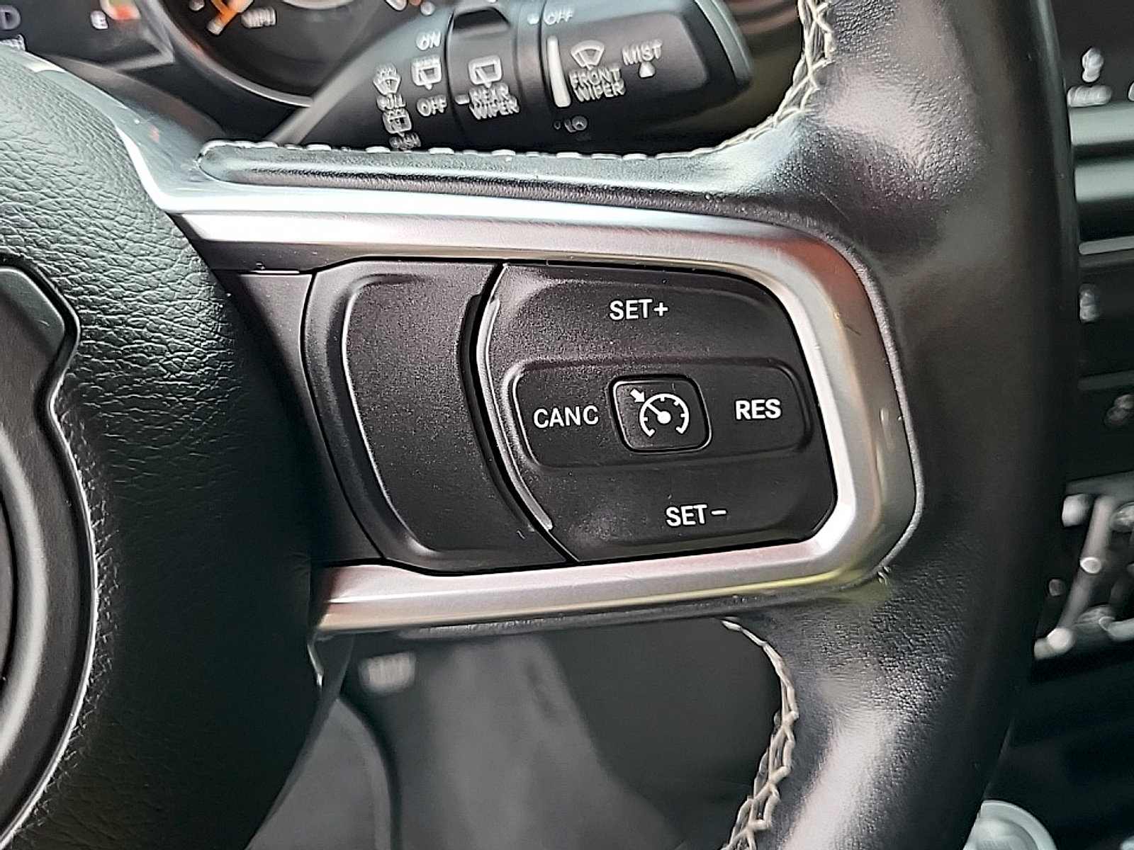 Used 2019 Jeep Wrangler Unlimited Sahara w/ Uconnect 4C Nav & Sound Group AWD/4WD image 18
