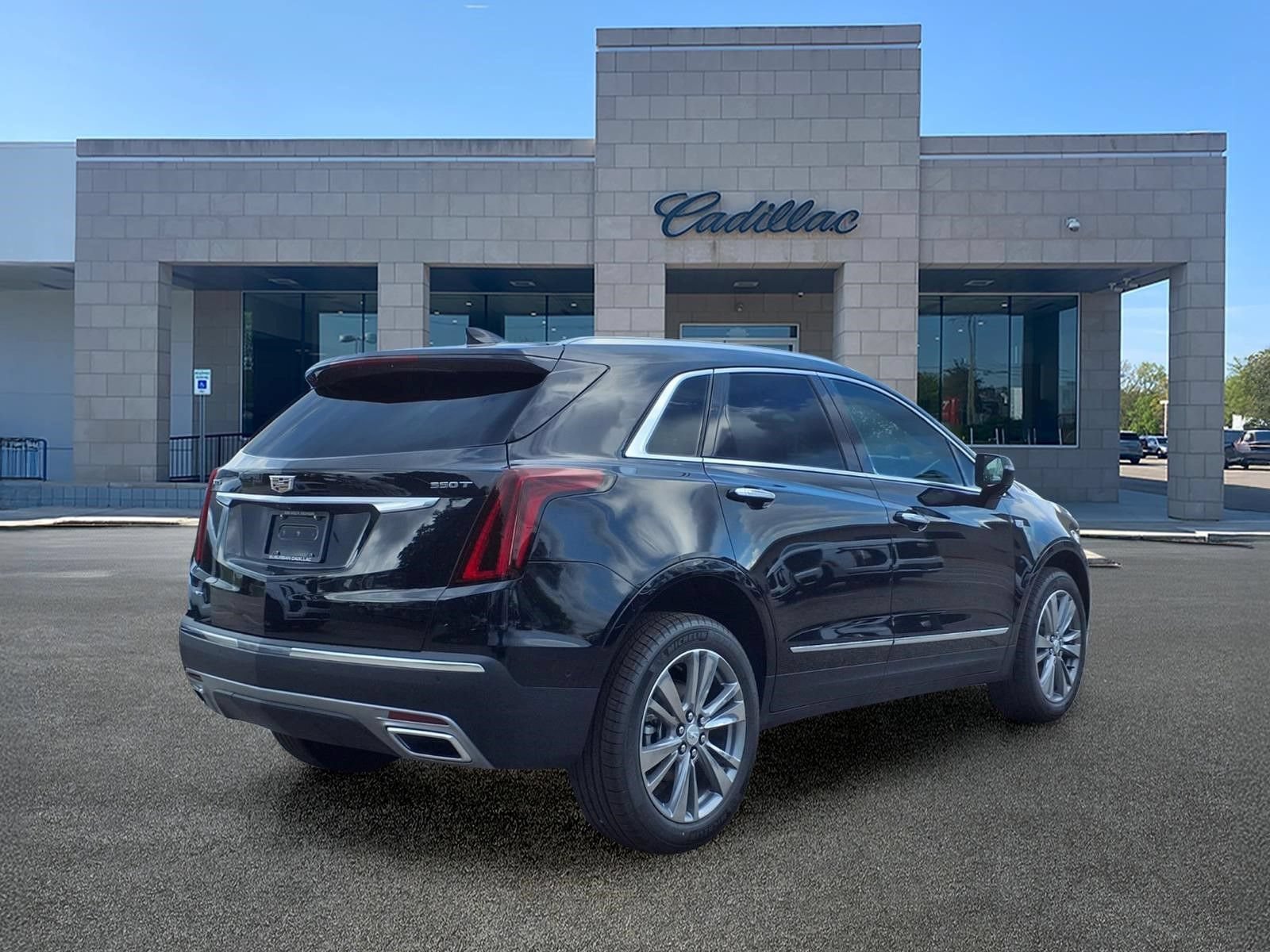 New 2026 Cadillac XT5 Premium Luxury w/ LPO, Floor Liner Package AWD/4WD image 4