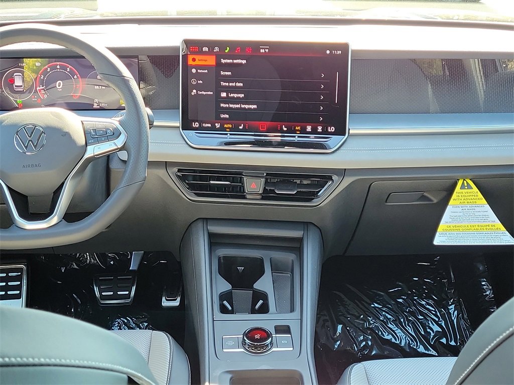 New 2026 Volkswagen Tiguan SE R-Line image 13