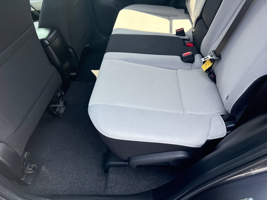 Used 2017 Toyota RAV4 XLE FWD image 18