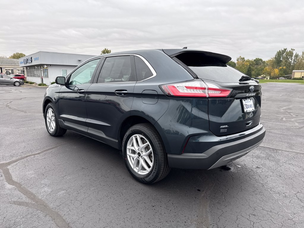 Used 2023 Ford Edge SEL w/ Convenience Package AWD/4WD image 3