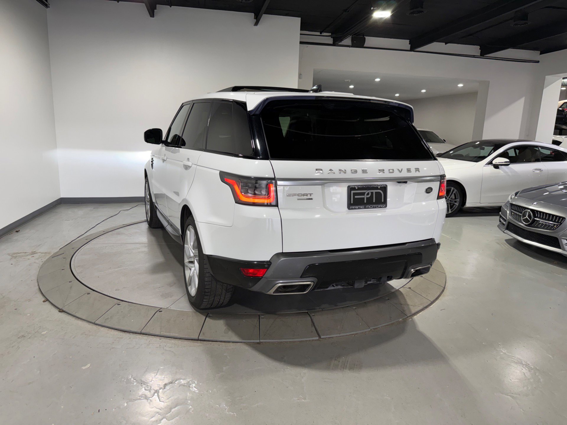 Used 2018 Land Rover Range Rover Sport HSE AWD/4WD image 12