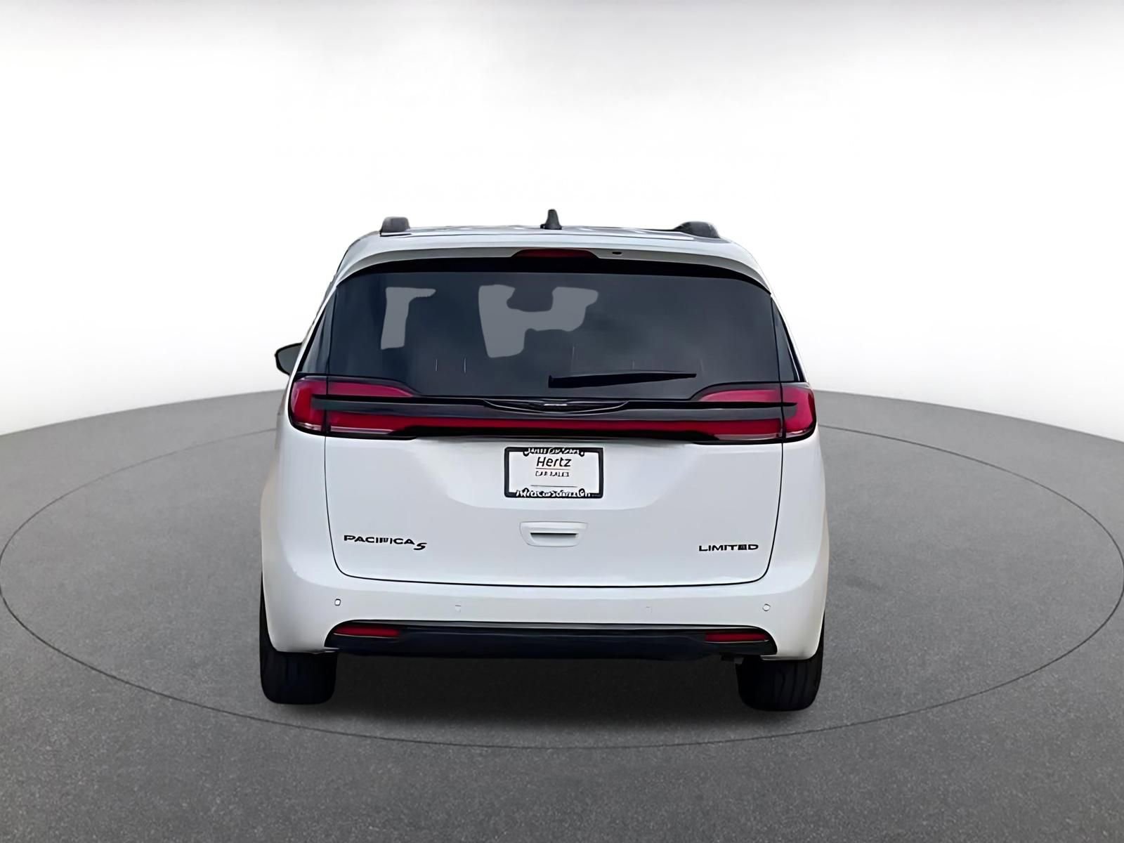 Used 2025 Chrysler Pacifica Limited image 12