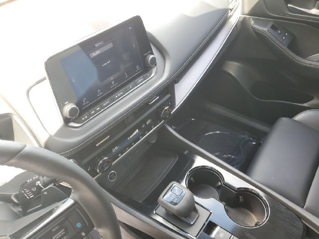 Used 2023 Nissan Rogue SV w/ SV Premium B Package FWD image 19