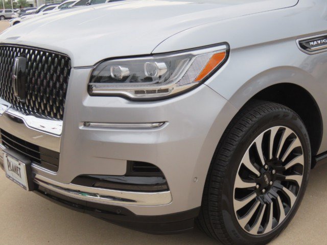 Certified 2024 Lincoln Navigator Black Label AWD/4WD image 3
