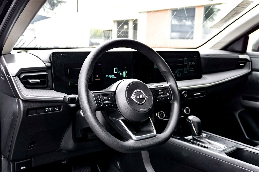 Used 2025 Nissan Kicks SV w/ Interior Electronics Package image 15