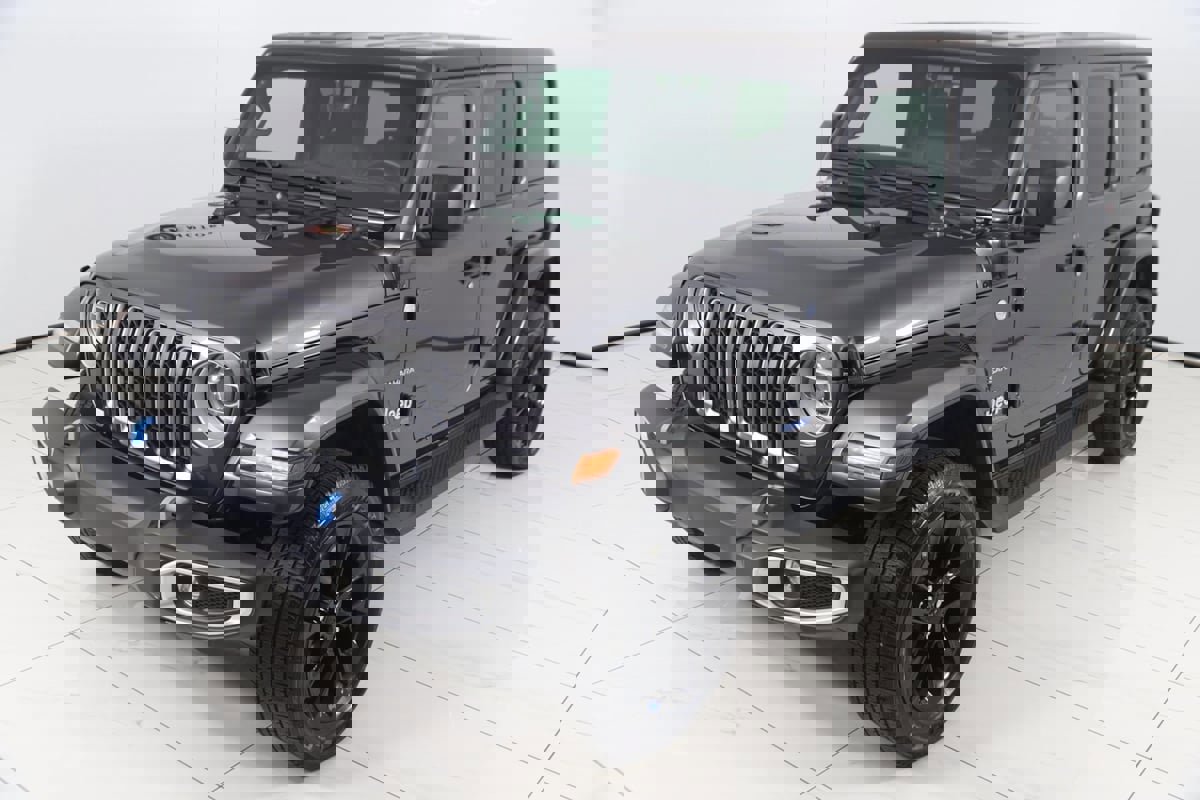 Used 2022 Jeep Wrangler Unlimited Sahara w/ Cold Weather Group image 26