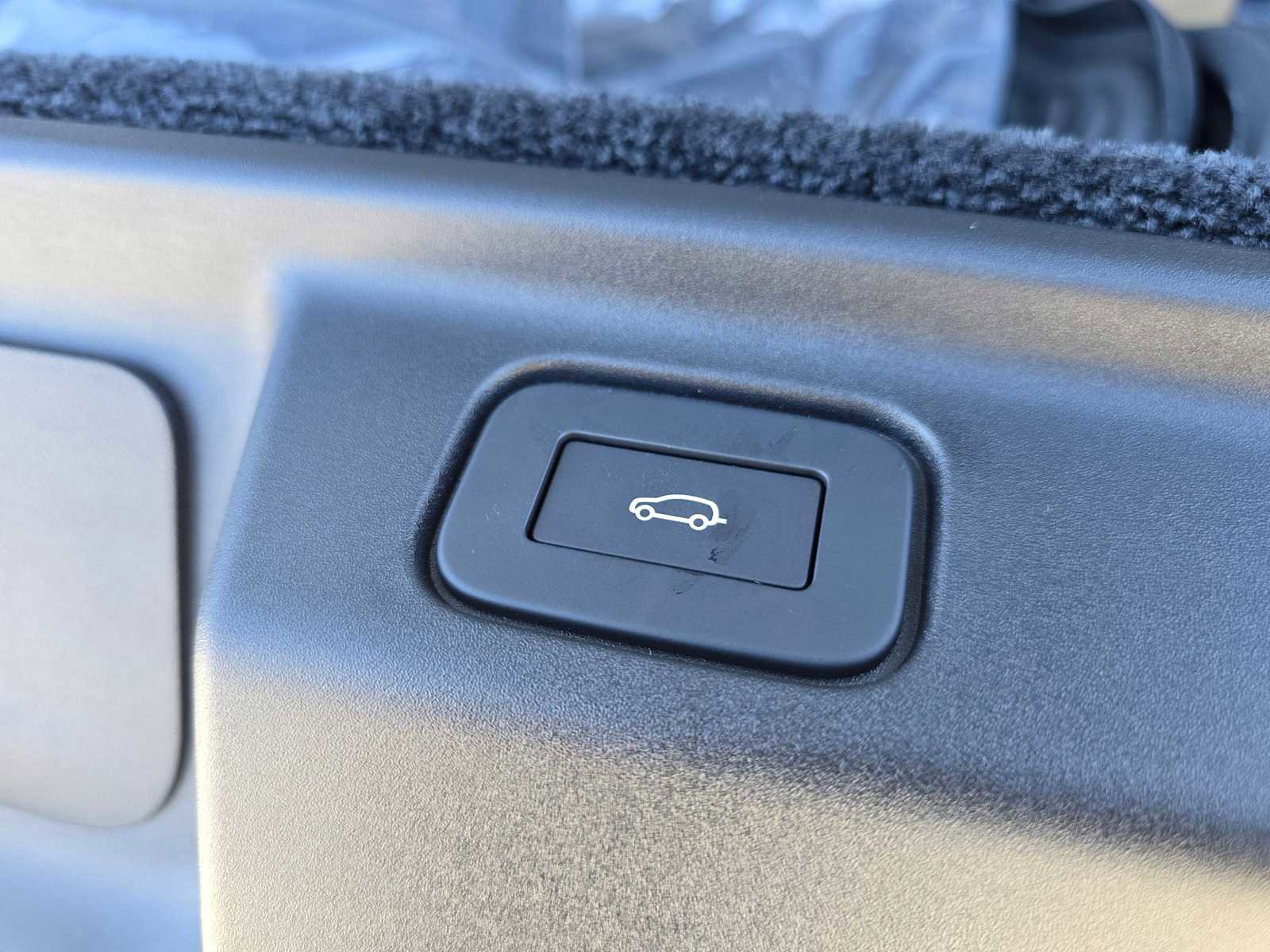Used 2025 Land Rover Range Rover SV image 20
