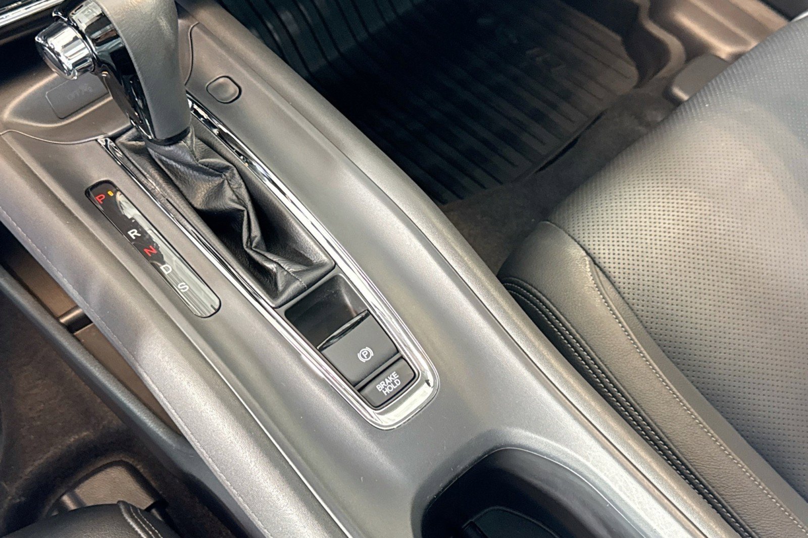 Used 2019 Honda HR-V Touring image 16