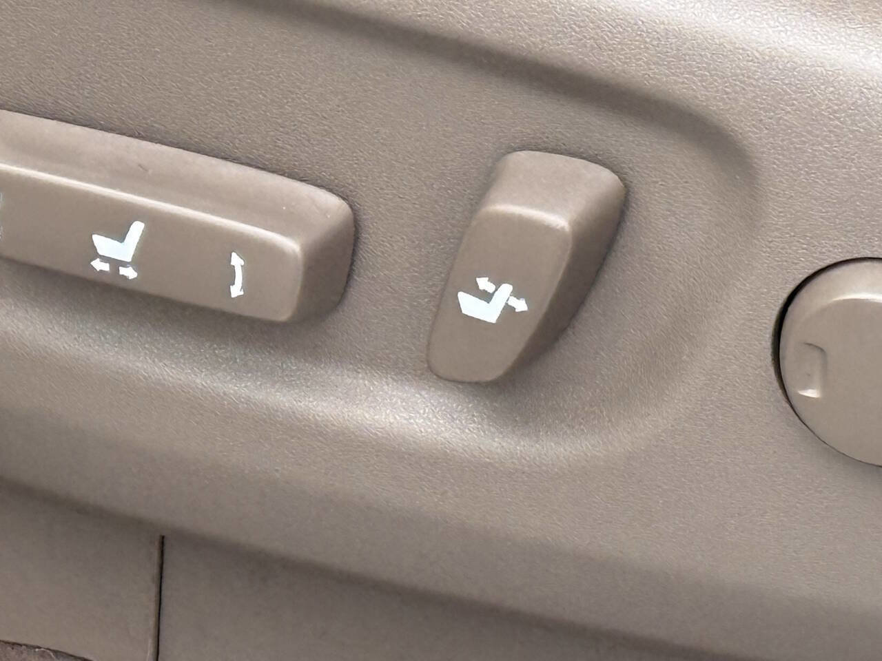 Used 2011 Lexus GX 460 image 14