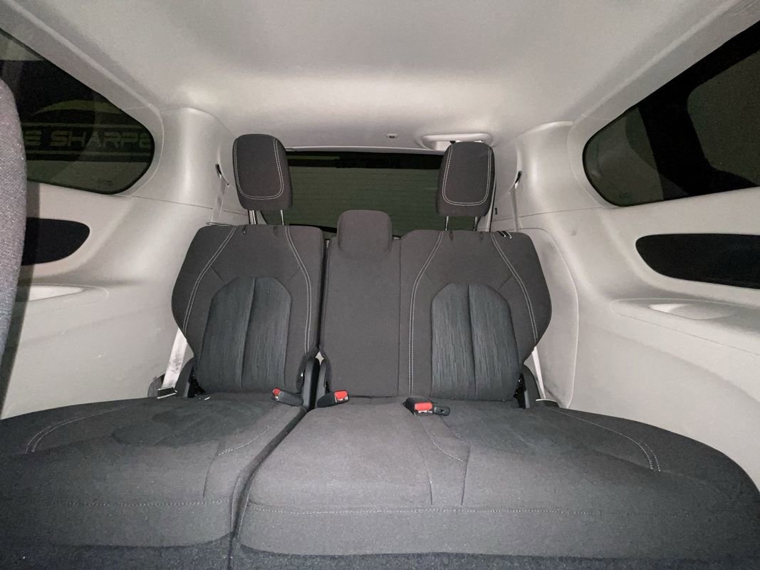 Used 2022 Chrysler Voyager LX image 26