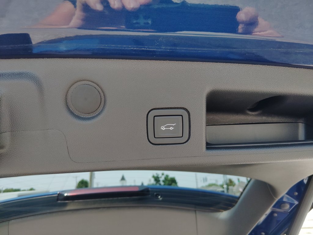 Used 2023 Chevrolet Equinox RS w/ LPO, Floor Liner Package FWD image 28