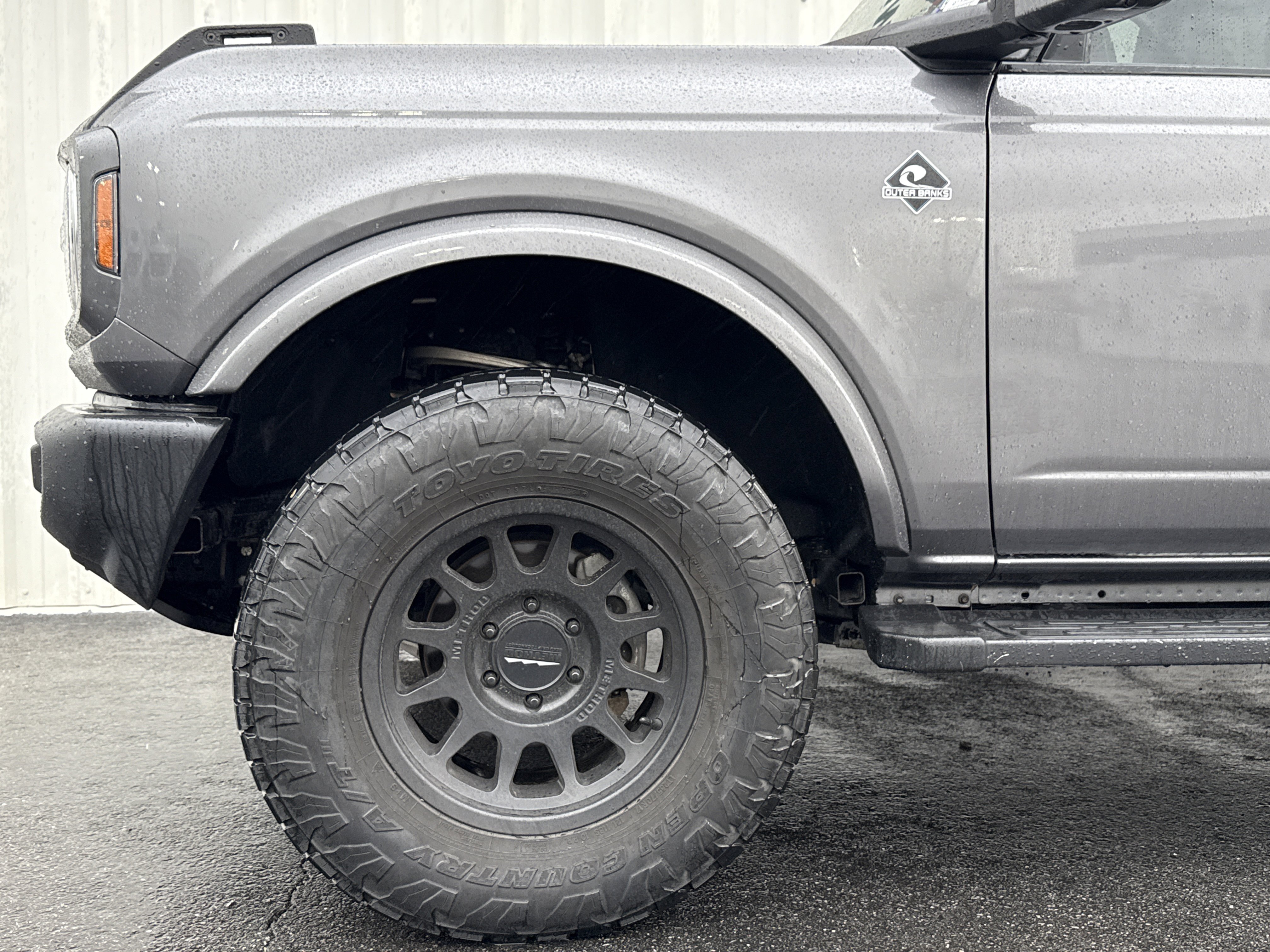 Used 2022 Ford Bronco Outer Banks image 3