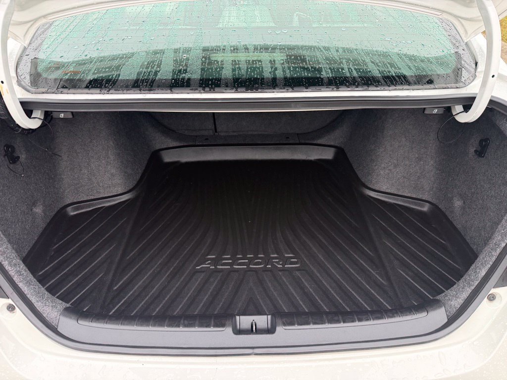 Used 2018 Honda Accord EX image 6