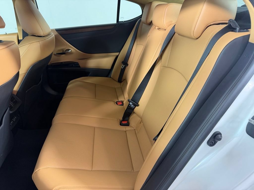 Used 2025 Lexus ES 300h w/ Premium Package FWD image 18